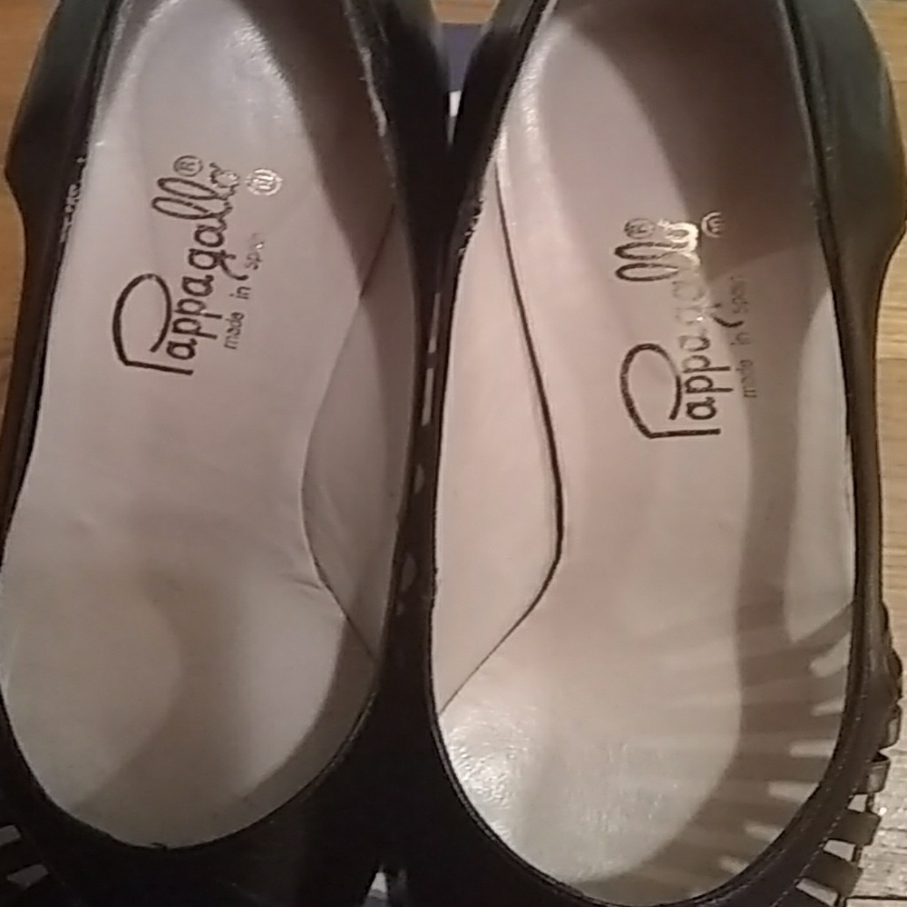 Shoes - Picture 3 of 6